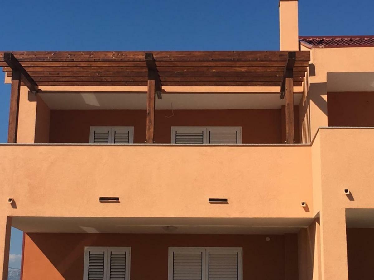 Apartman Matej With Pool Povljana Luaran gambar